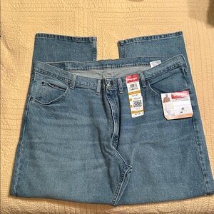 Size 44x30 Wrangler Men's Relaxed Fit Denim Jeans. NWT.